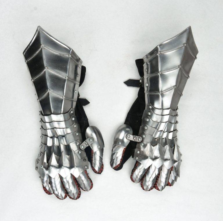 Dark Champion's Gothic Gauntlets
