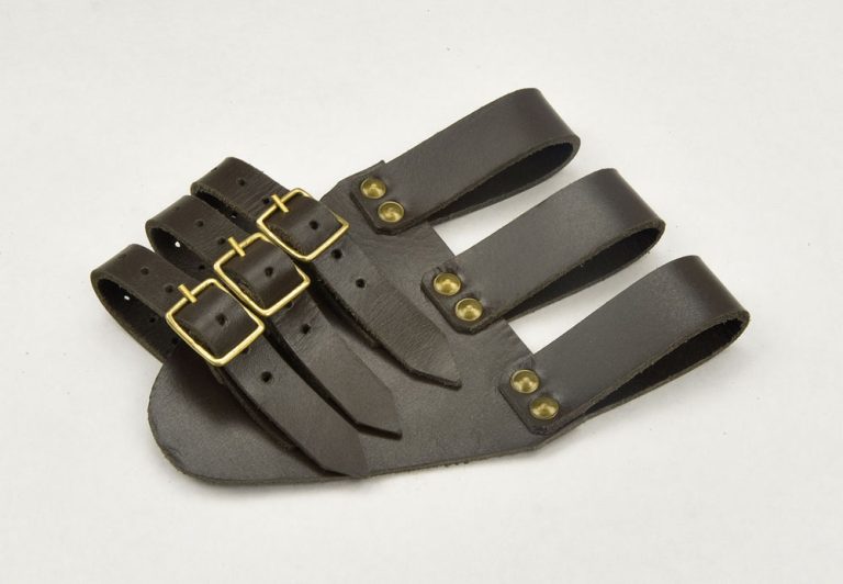 Three-Buckled Angled Sword Frog  Black