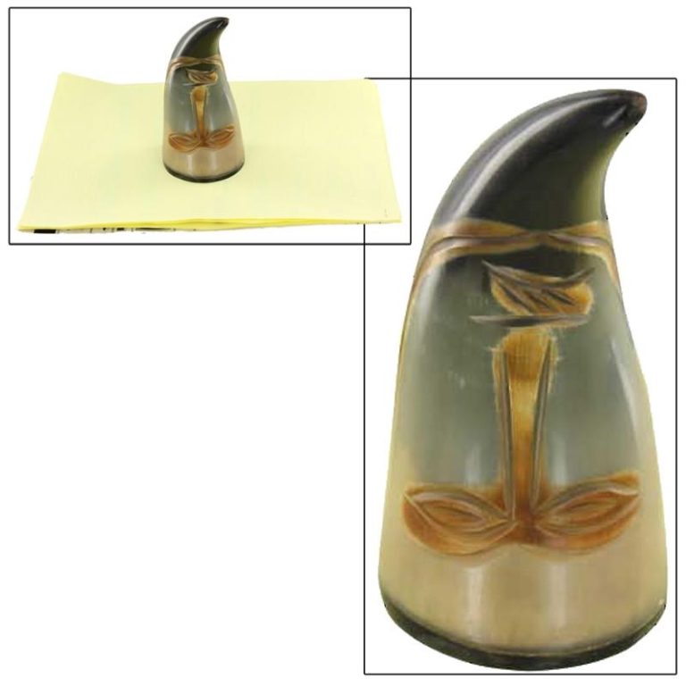 Vroulike Tribal Cow Horn Paper Weight