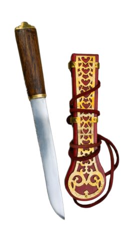 This dagger is recreated from an original Roman find at the city of Dura Europos – one of Rome’s easternmost holdings of its Empire which is located in modern day Syria. At the crossroads between Rome and the west, and the Sassanid Empire and the kingdoms of the East, Dura Europos was a military and cultural hub of the Empire and excavations of its ruins have yielded fantastic treasures and artworks, including this Roman 3rd century dagger.
Single edged with a tough and practical design, this replica has a blade of C60 high carbon steel. The blade, like the original has a slight forward curve. Its bolter and pommel cap are crafted from brass and the grip is polished wood. The dagger is paired with a wooden scabbard which is embellished with a pinned brass plate and finished with a knotted leather strap. In a manner similar to a seax, the dagger was meant to be worn horizontally or at a near horizontal angle.