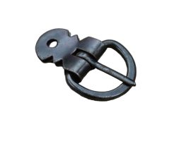 This buckle is made from steel and is darkened for an antiqued finish. Small and strongly built, a buckle such as this is an ideal fastener for customizing pieces of armor, although it can also be used for a myriad of purposes. A pre-drilled hole allows for it to be riveted onto a (19.5 mm) wide strap of leather.