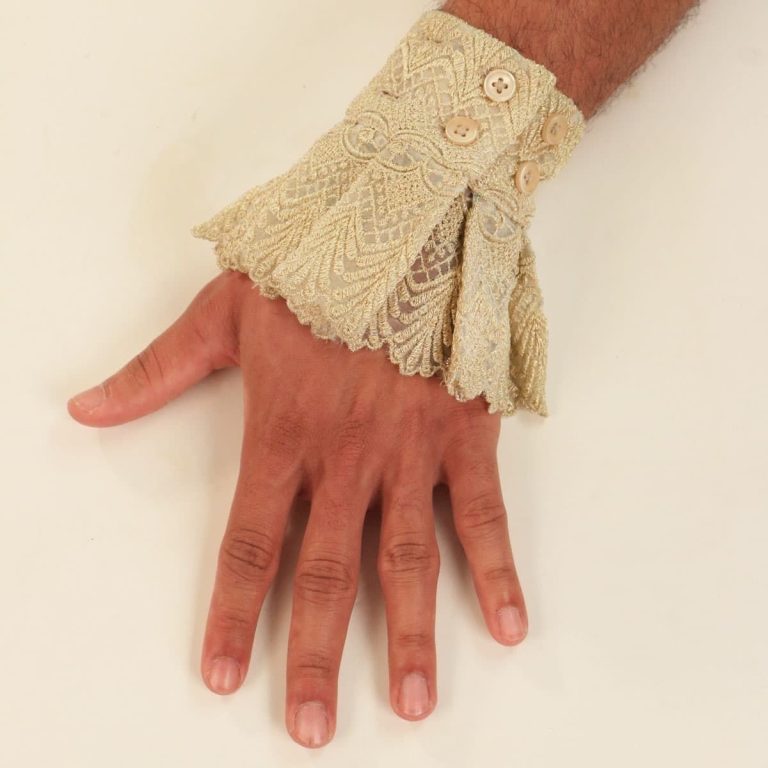Jabot and Cuff Links Set