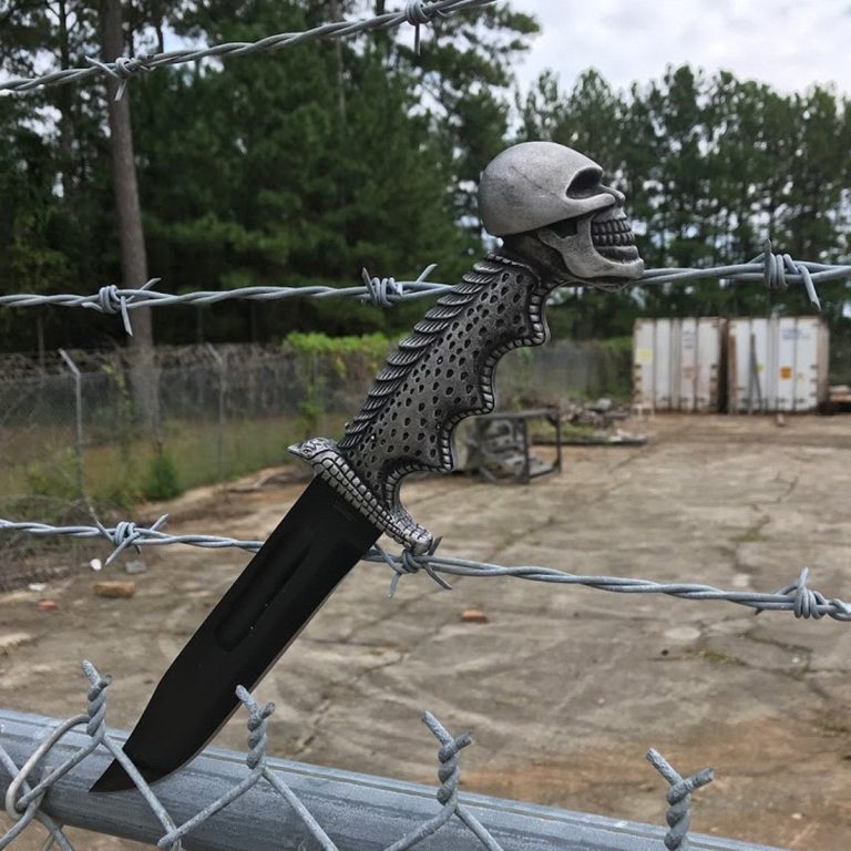 Skull Hilt Combat Knife