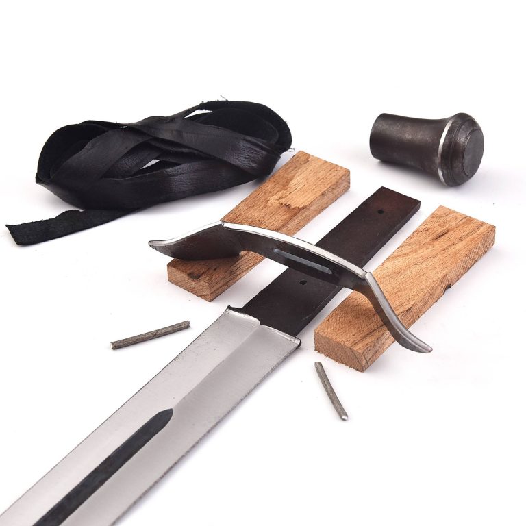 High Carbon Spring Steel Double-Edged Sword with Sheath