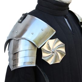 Asymmetrical Pauldrons with Rondell Armor Set