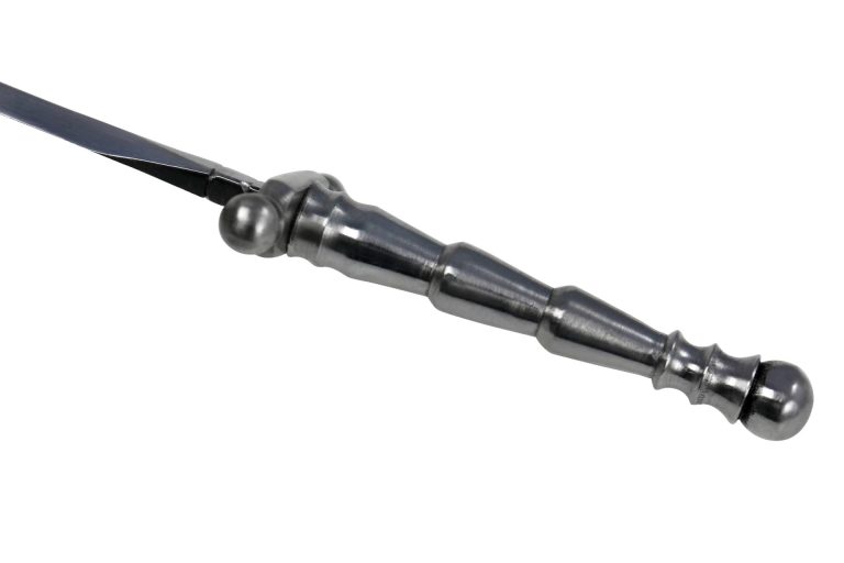 Stiletto dagger with tapered blade.
