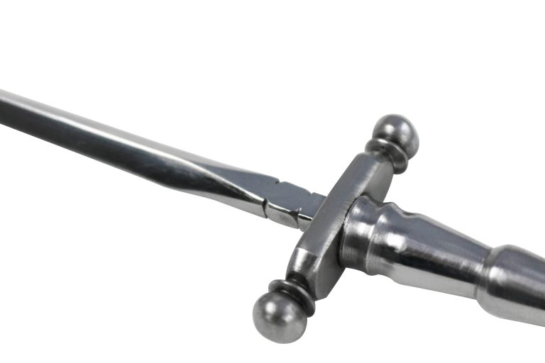 Stiletto dagger with tapered blade.